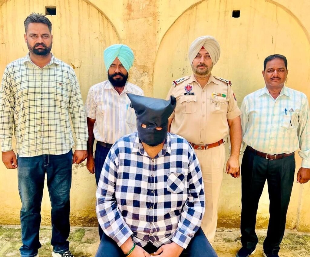 ਸਿਰਲੇਖ: ਰੋਮੀ ਫਿਲਮ ਯੂਨੀਅਨ ਵੱਲੋਂ ਵੱਡੀ ਕਾਰਵਾਈ, ਪੁਲਿਸ ਸਟੇਸ਼ਨ ਸਾਹਮਣੇ ਧਰਨਾ ਪ੍ਰਦਰਸ਼ਨ