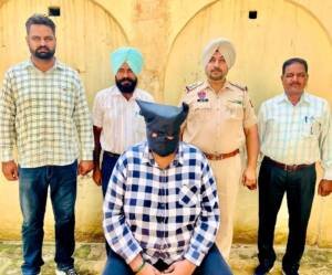 ਸਿਰਲੇਖ: ਰੋਮੀ ਫਿਲਮ ਯੂਨੀਅਨ ਵੱਲੋਂ ਵੱਡੀ ਕਾਰਵਾਈ, ਪੁਲਿਸ ਸਟੇਸ਼ਨ ਸਾਹਮਣੇ ਧਰਨਾ ਪ੍ਰਦਰਸ਼ਨ