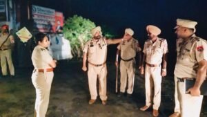 ਐਸ.ਐਸ.ਪੀ ਫਰੀਦਕੋਟ ਵੱਲੋਂ ਫਰੀਦਕੋਟ ਜ਼ਿਲ੍ਹੇ ਵਿੱਚ ਲਗਾਏ ਜਾ ਰਹੇ ਨਾਕਿਆਂ ਅਤੇ ਪੈਟਰੋਲਿੰਗ ਪਾਰਟੀਆਂ ਦਾ ਐਸ.ਐਸ.ਪੀ ਵੱਲੋ ਕੀਤਾ ਅਚਨਚੇਤ ਨਿਰੀਖਣ।