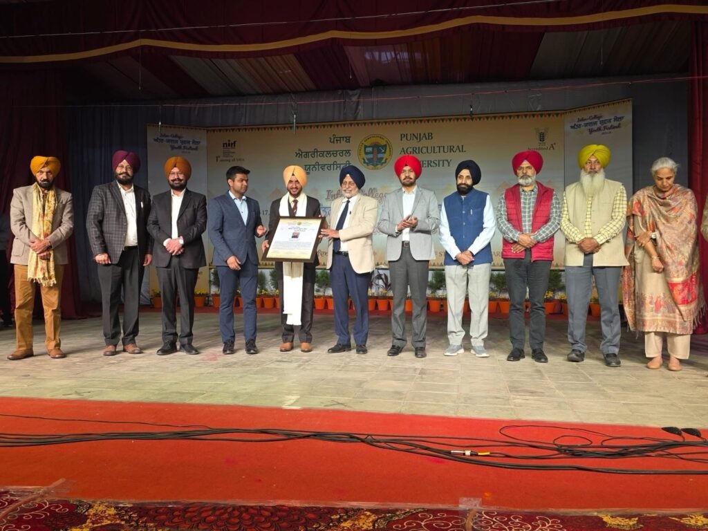 ਪੰਜਾਬ ਖੇਤੀਬਾੜੀ ਯੂਨੀਵਰਸਿਟੀ (PAU) ਨੇ ਅੱਜ ਮਸ਼ਹੂਰ ਪੰਜਾਬੀ ਲੋਕ ਗਾਇਕ ਸੁਖਵਿੰਦਰ ਸੁੱਖੀ ਦਾ ਕੀਤਾ ਸਨਮਾਨ