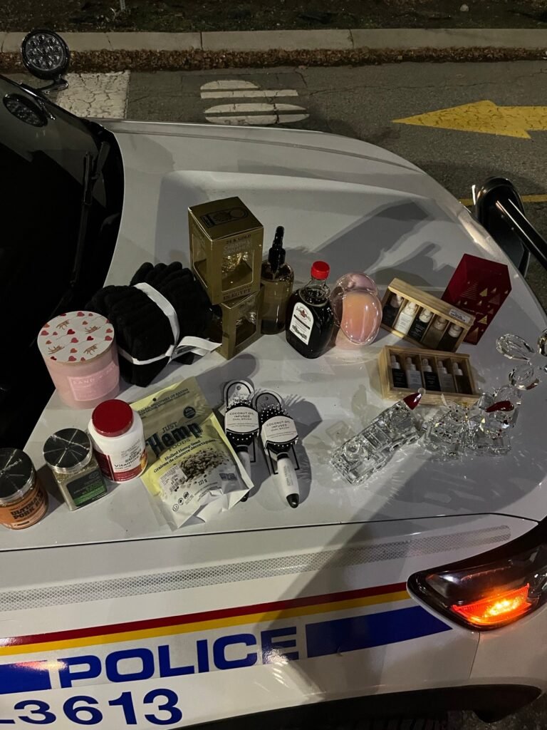ਕੇਲੋਨਾ RCMP ਵੱਲੋਂ ਦੁਕਾਨਦਾਰੀ ਚੋਰੀ ਖ਼ਿਲਾਫ਼ ਸਖ਼ਤ ਕਾਰਵਾਈ, ਪ੍ਰੋਜੈਕਟ ਬਾਰਕੋਡ ਨੇ ਮੁੜ ਦਿਖਾਈ ਸਫਲਤਾ